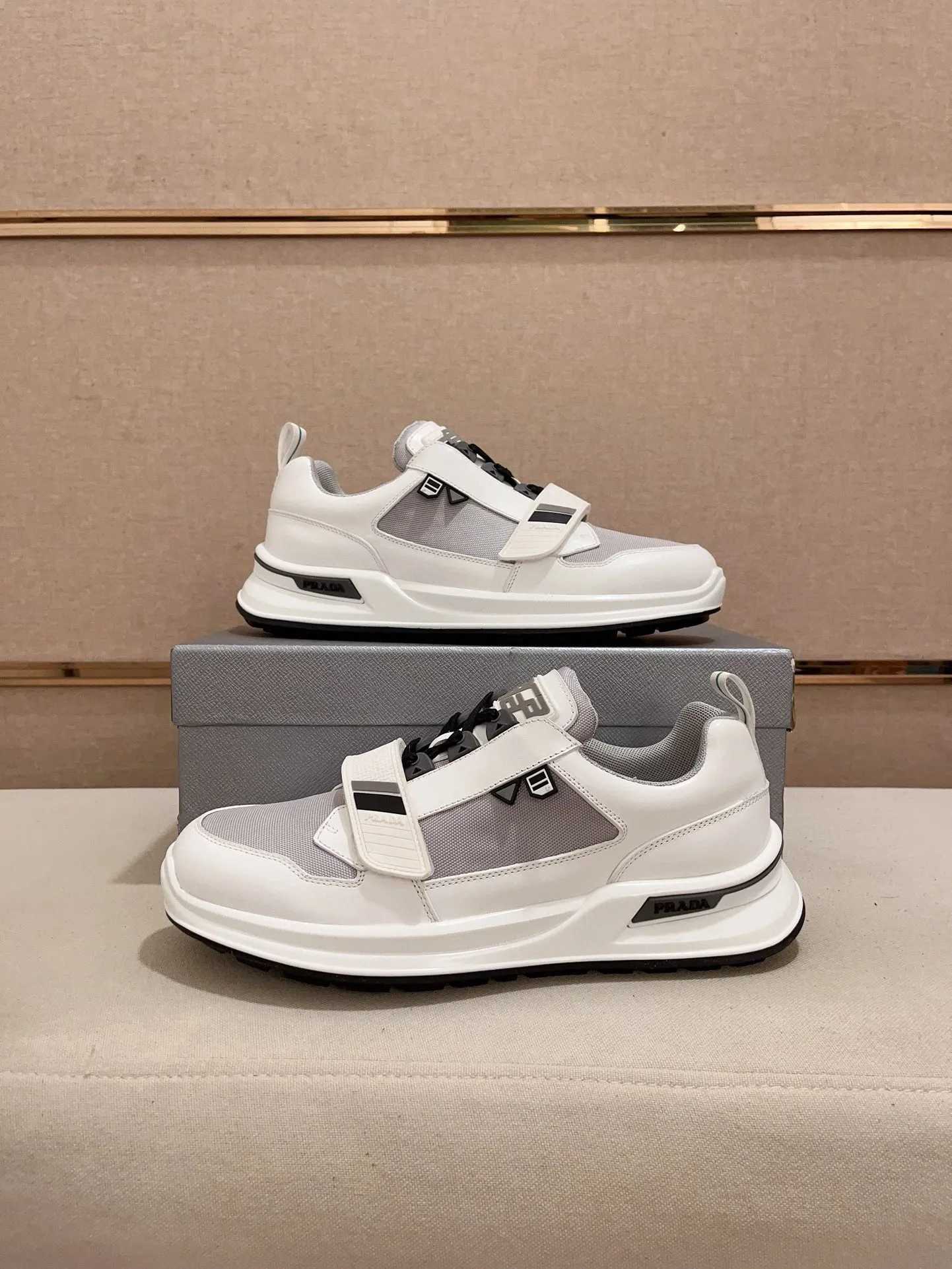 Factory price 620💰 ✔️✔️✔️Higher version High-quality new PRADA (Prada) counters are launched simultaneously. New men's shoes and 😘fabric are made of high-tech glue-spraying technology. Lining: Full cowhide lining. 👍🏿 High-end ☄️ air-cushion molded anti-slip rubber outsole, exquisite lines, simple and elegant, comfortable and high-end for leisure travel. Code number: 38 to 44 (45 is custom-made and cannot be returned or exchanged)
